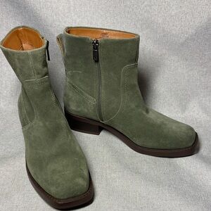 Lucky Brand Kazey green suede ankle booties Size 37,5-8,  38